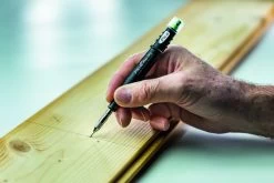 Pica 7070 Fine Dry Markeerpotlood -Meubelgereedschap Winkel 7070 fine dry use 1 print.jpg 1200x600 4286debc88