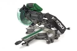 HiKOKI C8FSHG WAZ 1100 Watt Radiaalzaag, Afkortzaag, Trekzaag -Meubelgereedschap Winkel hbm 494 4.jpg 1200x600 1f8bdebc88